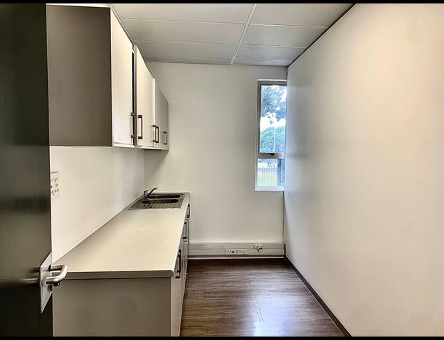 173M² OFFICE TO LET IN PLUMSTEAD